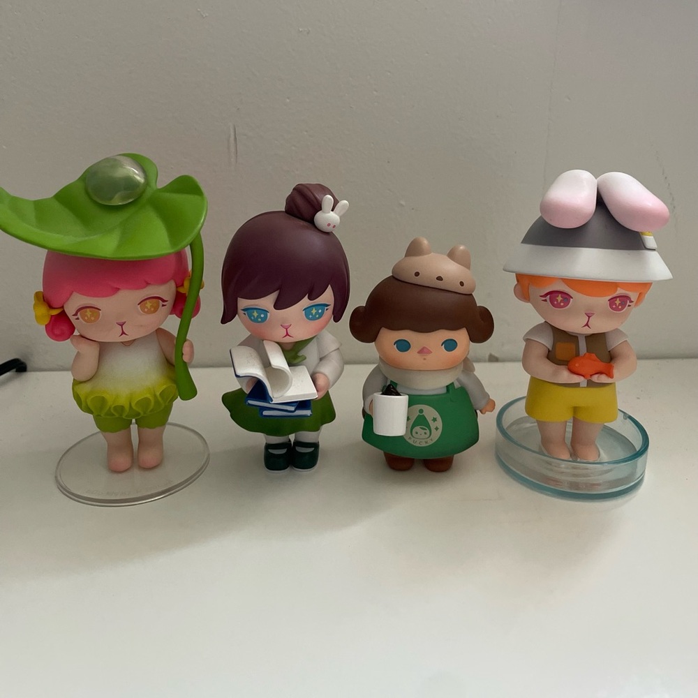 POPMART figurines
